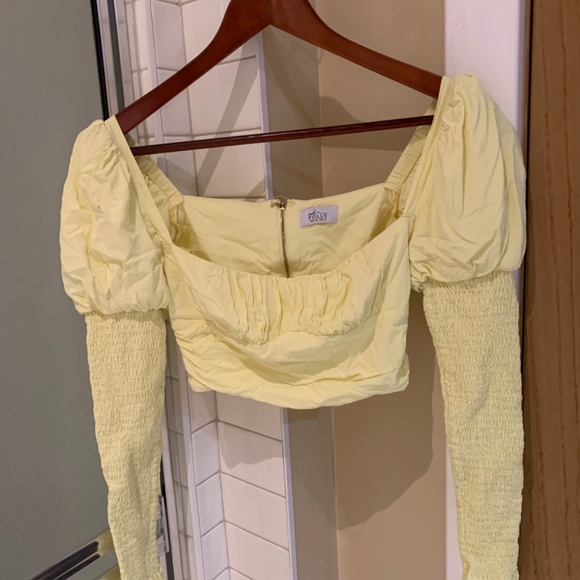 Oh polly yellow puff sleeve crop top - Picture 2 of 2